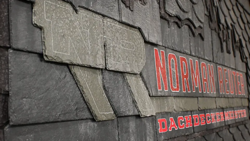 Firmenschild Norman Reuter Dachdeckermeister